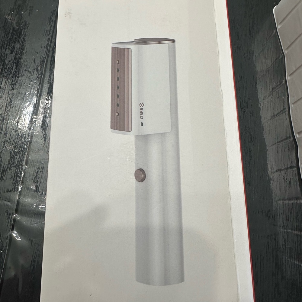 Rose Gold and White portable steamer - Picture 2 of 5